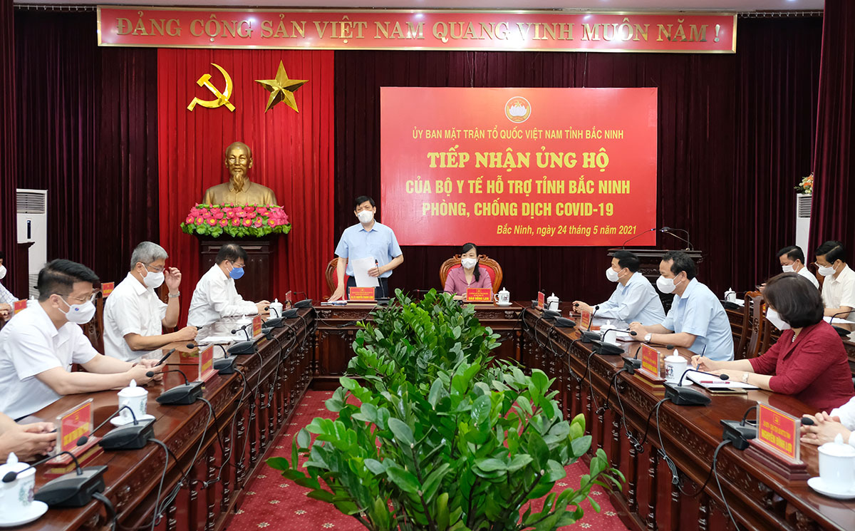 Bộ trưởng Bộ Y tế kêu gọi cả nước trợ giúp Bắc Ninh, Bắc Giang vượt khó chống dịch COVID-19
